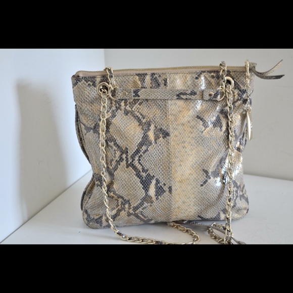 DKNY cross body bag - Picture 4 of 8